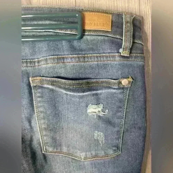 Women's Judy Blue jean size 32 Straight Fit. - Picture 7 of 10
